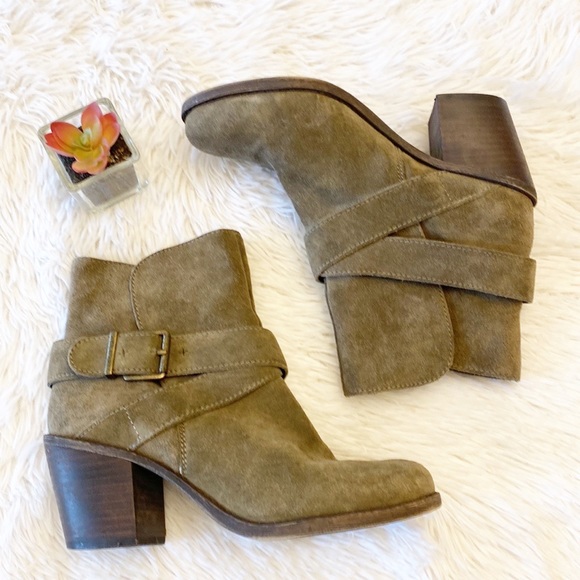 BCBG Generation Forest Green Suede Buckle heel ankle booties women size 6 - Picture 5 of 7